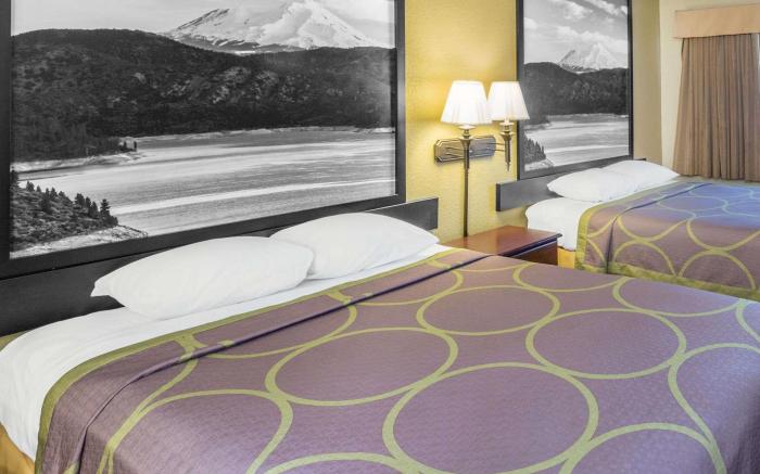 Super 8 By Wyndham Corning