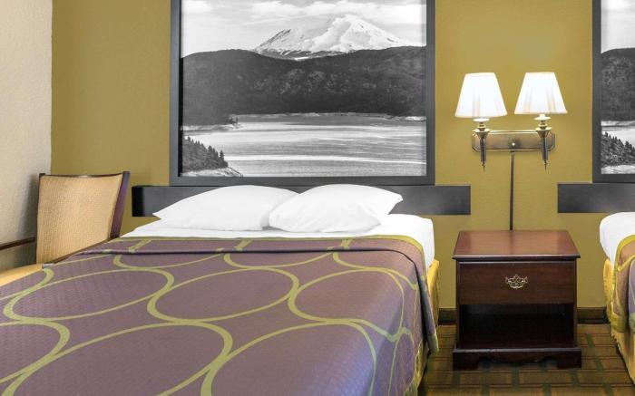 Super 8 By Wyndham Corning