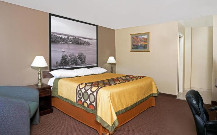 Super 8 By Wyndham Kingston