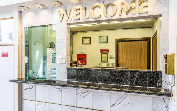 Econo Lodge Inn & Suites Albuquerque East I-40 Eubank Exit