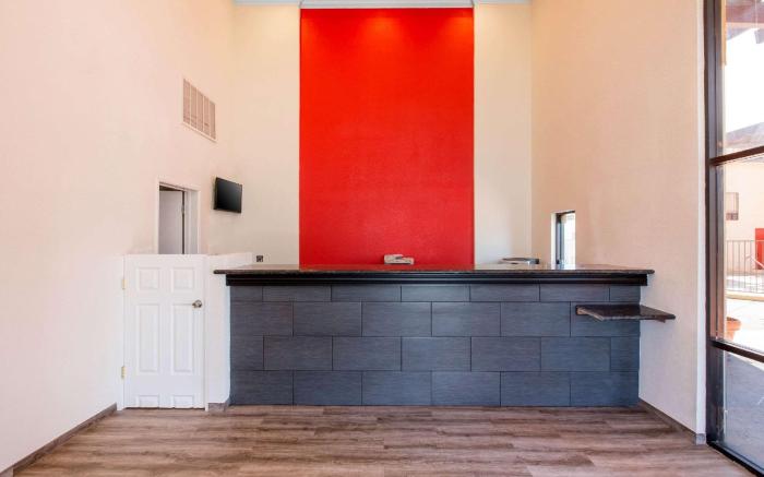 Baymont by Wyndham Bakersfield