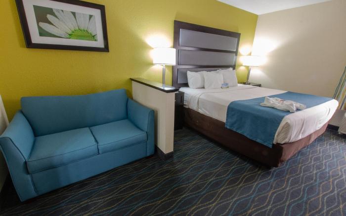 Days Inn & Suites by Wyndham Commerce