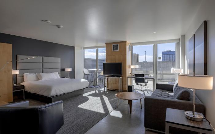 hotelVetro Iowa City, Tapestry Collection by Hilton