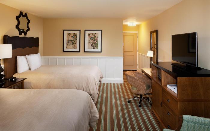 Lighthouse Lodge & Cottages