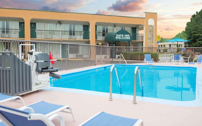 Days Inn by Wyndham Clayton