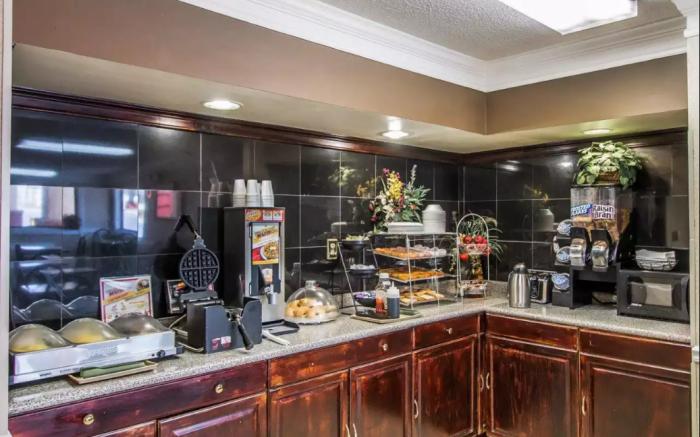 Econo Lodge Richmond Hill