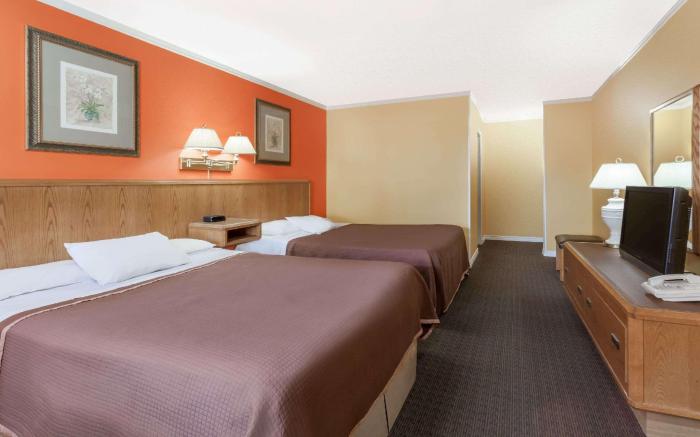 Howard Johnson by Wyndham Niagara Falls