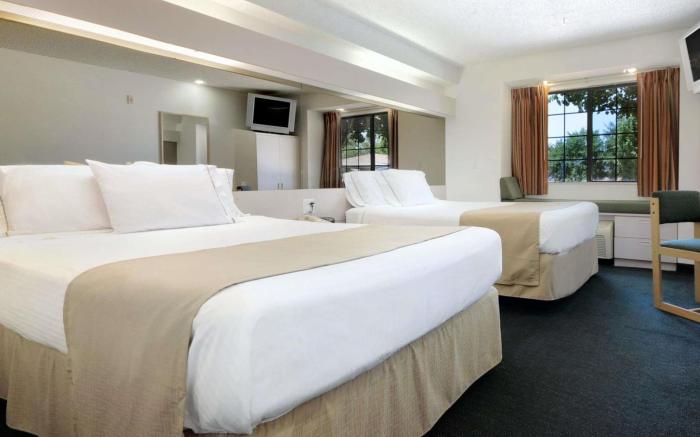 Travelodge by Wyndham Arlington/Dallas Area