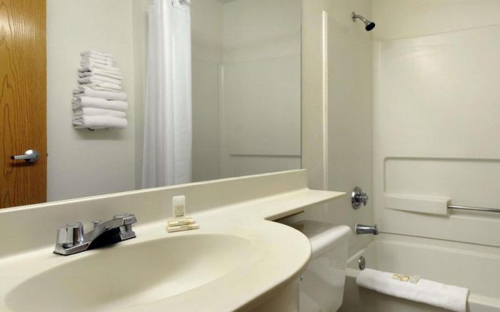 Travelodge by Wyndham Arlington/Dallas Area