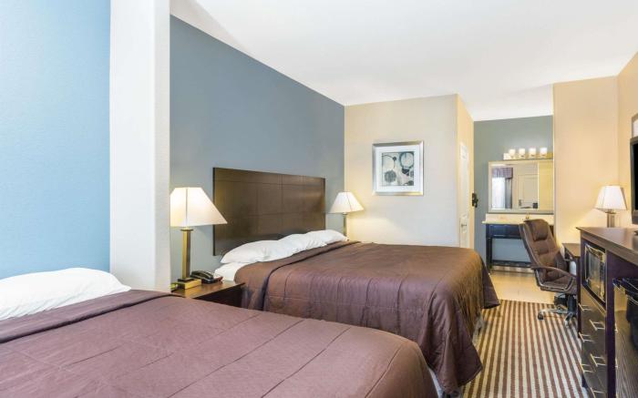 Super 8 By Wyndham Center