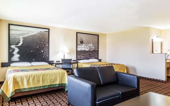 Super 8 by Wyndham League City/Kemah Area