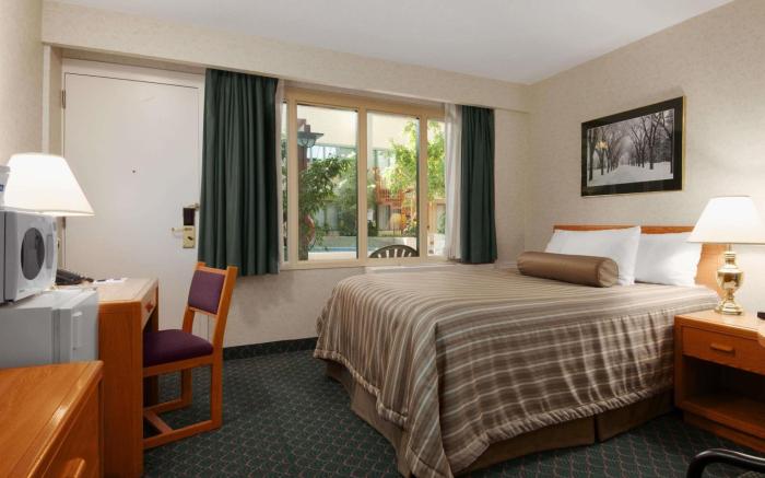 Travelodge by Wyndham Winnipeg East