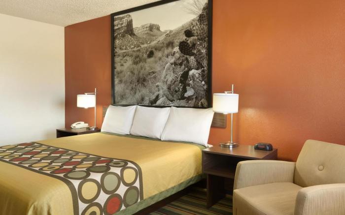 Super 8 By Wyndham Woodward