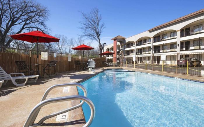 Super 8 By Wyndham Austin University/Downtown Area