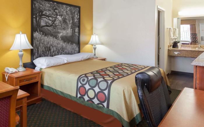 Super 8 By Wyndham Bakersfield South Ca