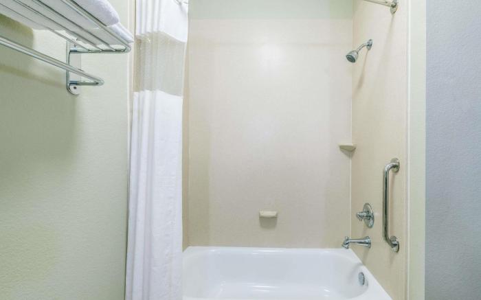 Days Inn & Suites by Wyndham Mineral Wells