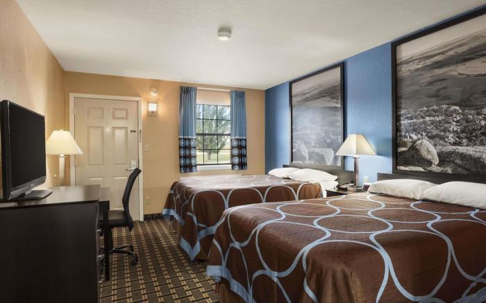 Super 8 By Wyndham Grand Prairie Southwest
