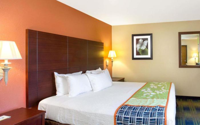 Days Inn by Wyndham Fremont