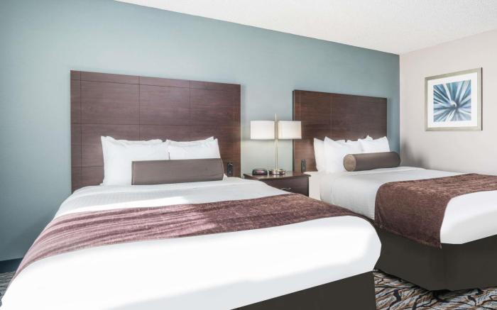 Days Inn & Suites by Wyndham Wausau
