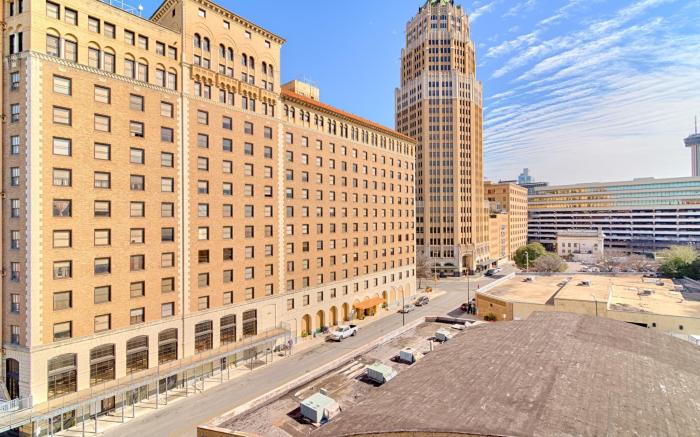 Riverwalk Plaza Hotel
