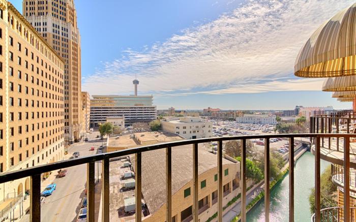 Riverwalk Plaza Hotel