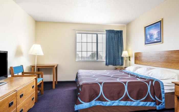 Super 8 by Wyndham Neillsville WI
