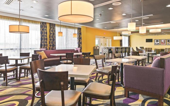 La Quinta Inn & Suites by Wyndham Luling
