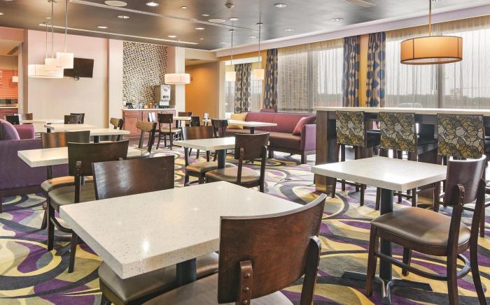 La Quinta Inn & Suites by Wyndham Luling