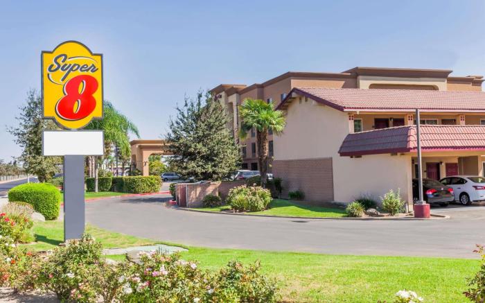 Super 8 By Wyndham Visalia