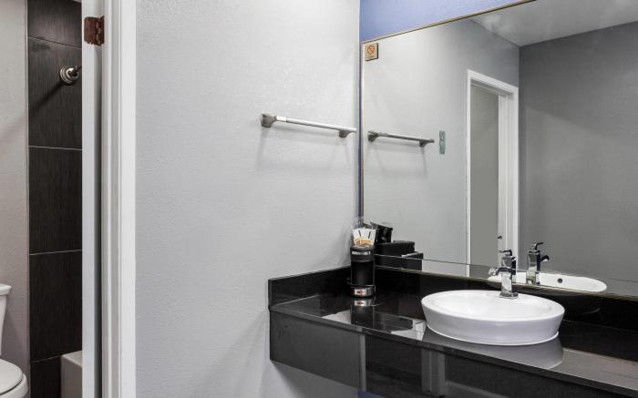 Super 8 By Wyndham Visalia