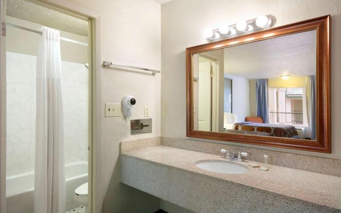 Super 8 By Wyndham Atlanta/Hartsfield Jackson Airport