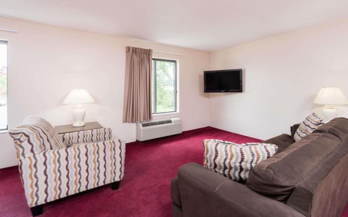 Super 8 By Wyndham Columbia Clark Lane