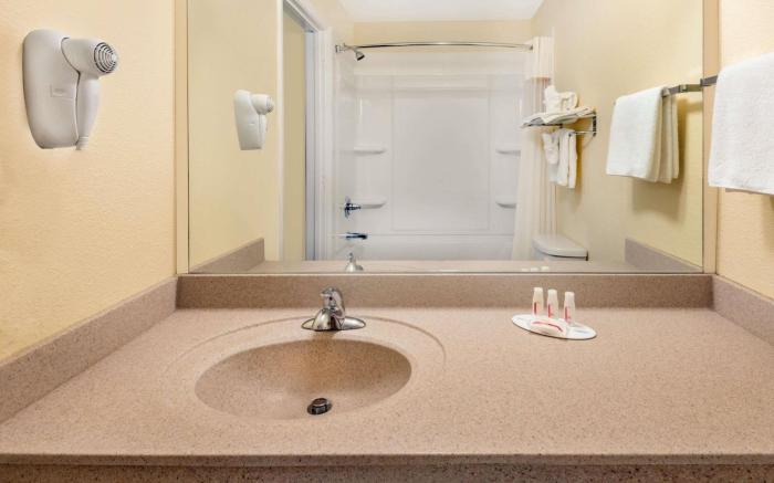 Super 8 By Wyndham Des Moines