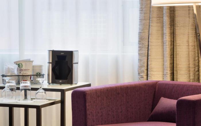Coast Edmonton Plaza Hotel by APA