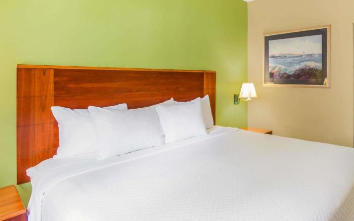 Days Inn & Suites by Wyndham Corpus Christi Central