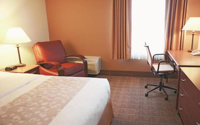 La Quinta Inn & Suites by Wyndham Stamford / New York City