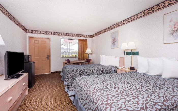 Days Inn by Wyndham Byron