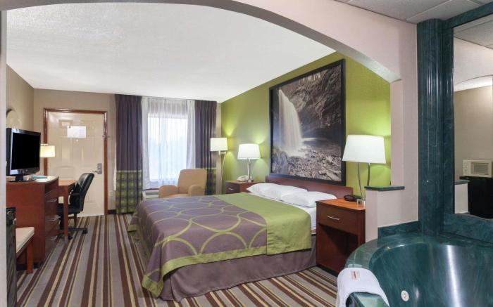 Super 8 By Wyndham Clarksville Northeast