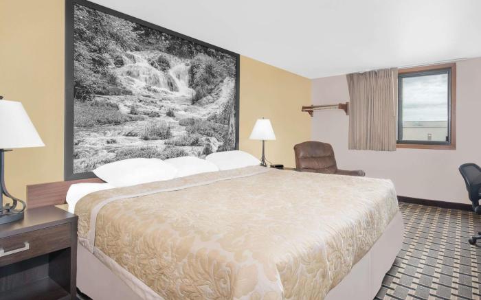 Super 8 By Wyndham Watertown