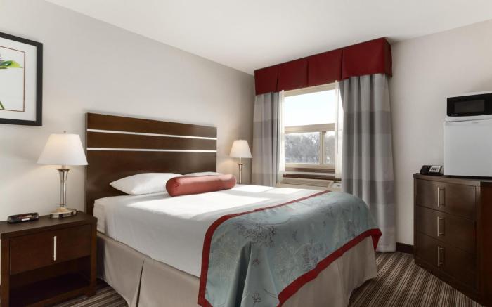 Super 8 By Wyndham Saskatoon Near Downtown
