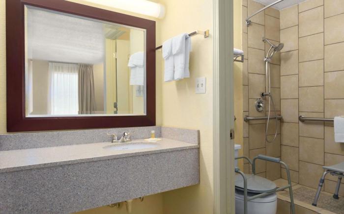 Days Inn by Wyndham Brunswick/St. Simons Area