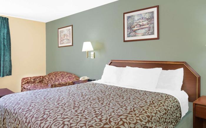 Days Inn by Wyndham Lincoln