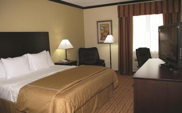 La Quinta Inn & Suites by Wyndham Ennis