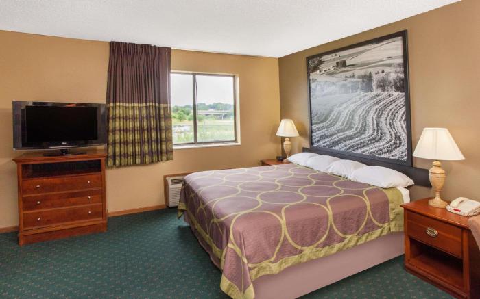Super 8 By Wyndham Anamosa Ia
