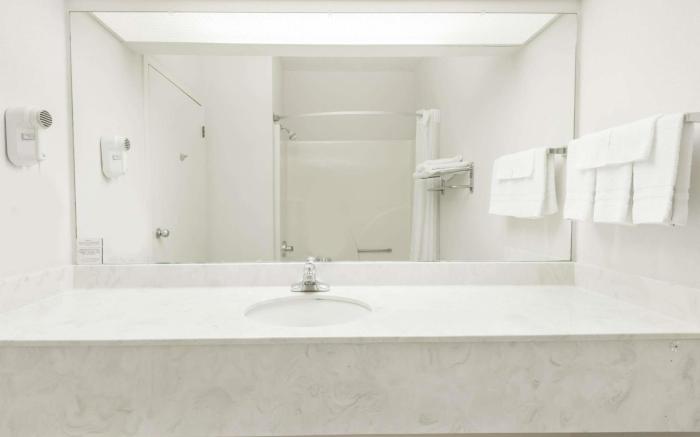 Days Inn by Wyndham Montgomery