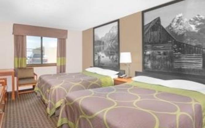 Super 8 By Wyndham Riverton