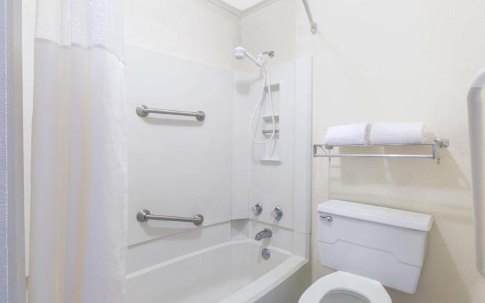 Days Inn & Suites by Wyndham Marshall