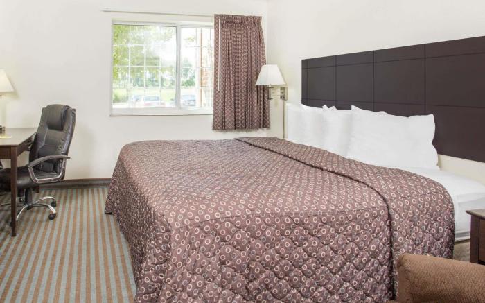 Super 8 By Wyndham Cedar Falls