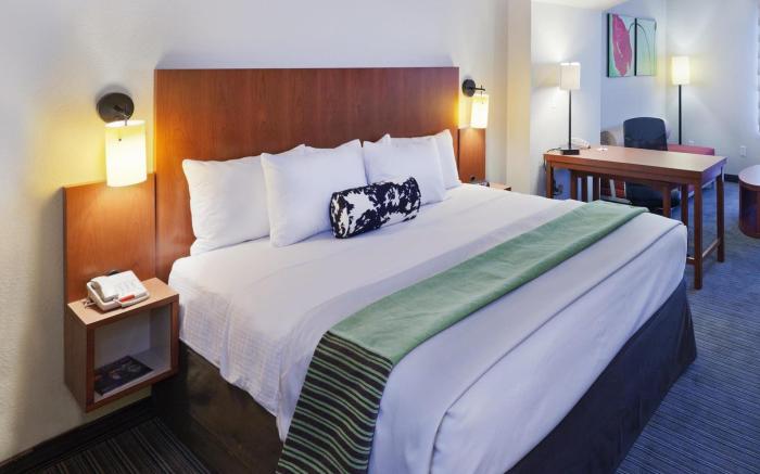 La Quinta Inn & Suites by Wyndham Dallas Love Field