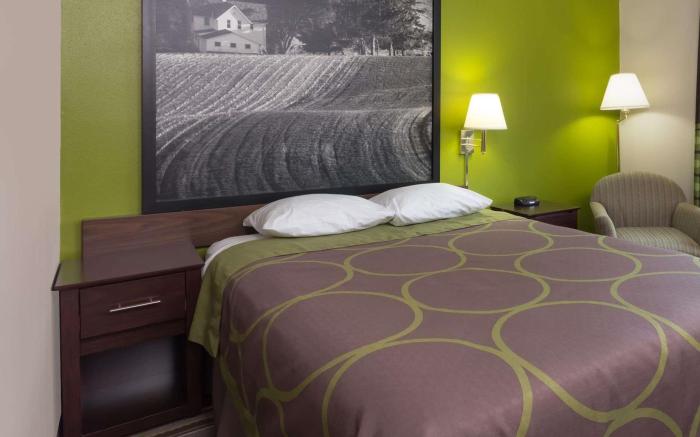 Super 8 By Wyndham Germantown/Milwaukee